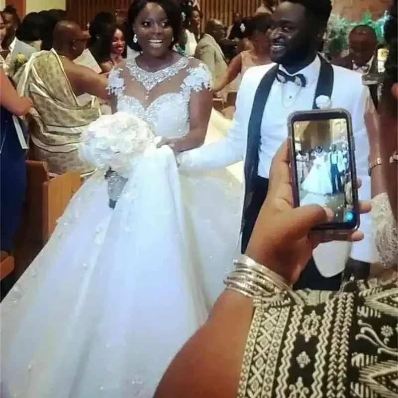 Vestidos de casamento plus size personalizados, mangas curtas africanas, apliques de renda, vestidos de tule feitos sob medida com contas