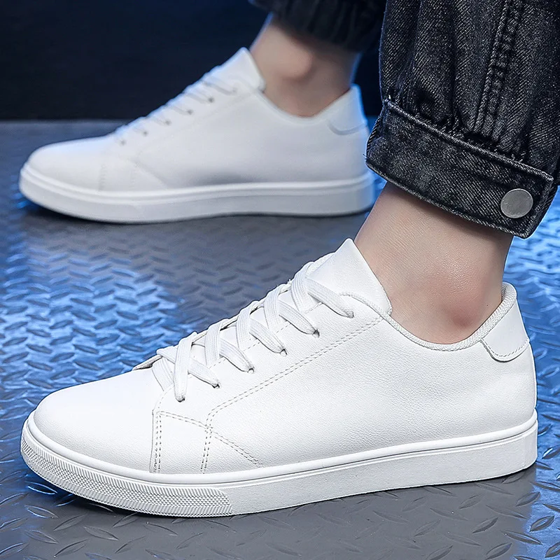 Zapatillas blancas para hombre, tendencia coreana, moda con cordones, combina con todo, cuero PU, zapatos informales cómodos para caminar, calzado