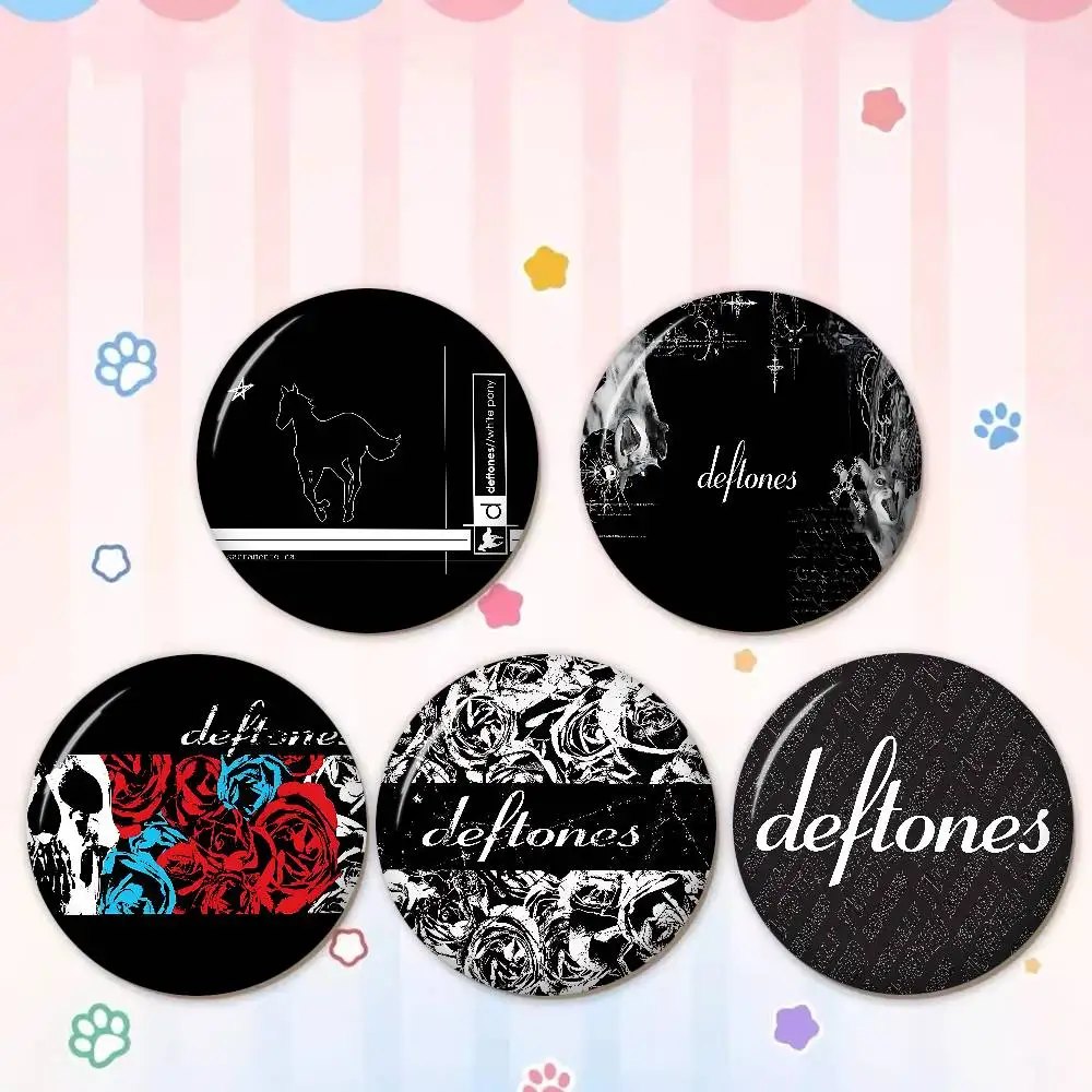 Band D-Deftones Creative Pins Funny Faces Round Snap-in Brooch Badge Backpack Hat Accessories Jewelry Gifts