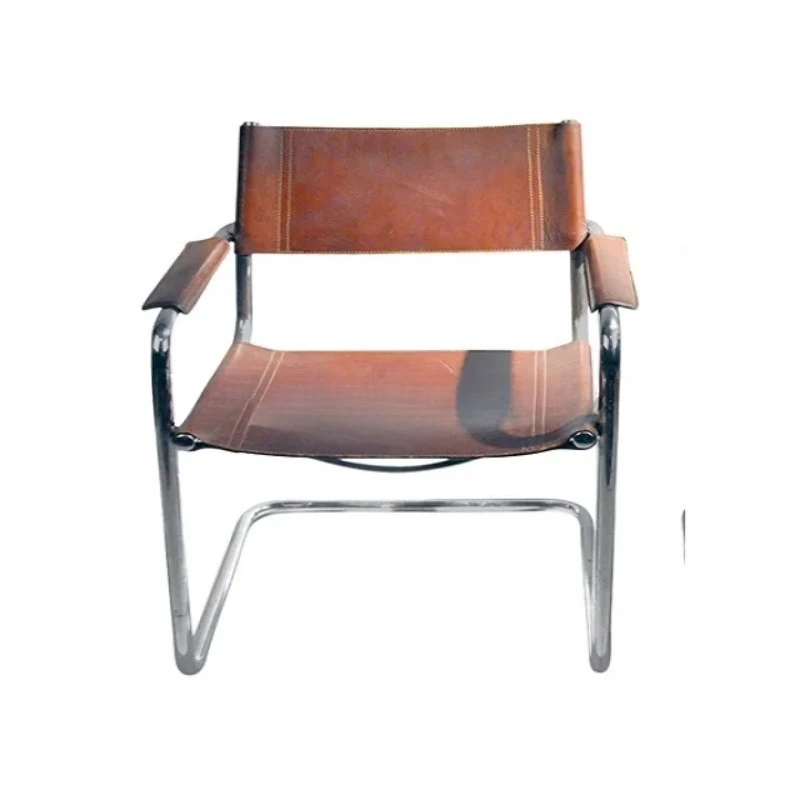 Iron and leather cafe chairs are easy to use, practical and durable