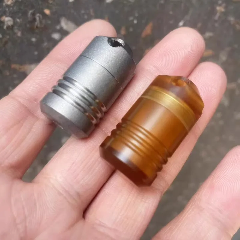 PEI ULTEM Bottiglia per pillole impermeabile in lega di titanio Mini portapillole portatile Magazzino sigillato Attrezzatura portatile per esterni con portachiavi