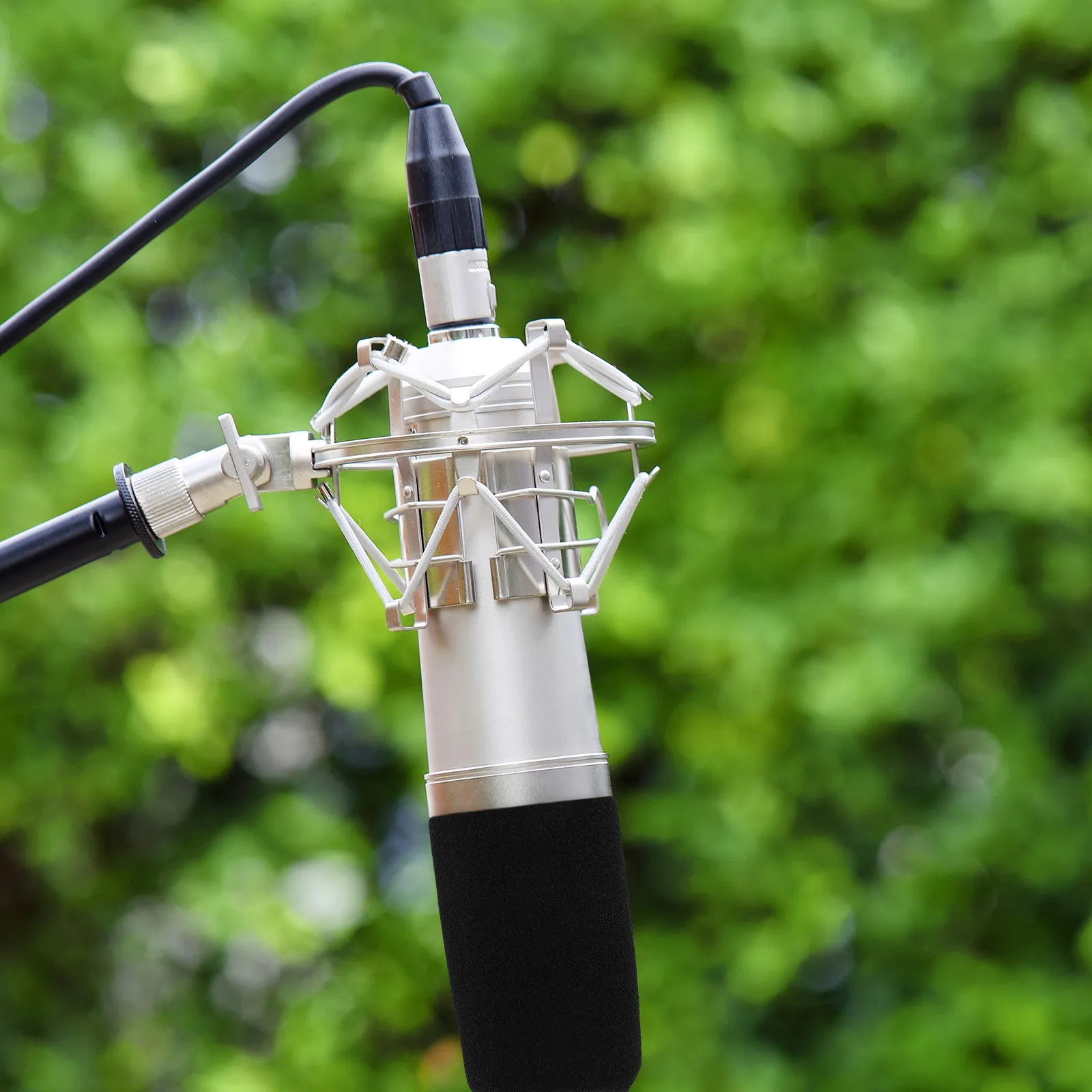 

2Pcs Microphone Windscreen Sponge Cover Effective Wind Noise Reduction for Live Streaming Karaoke Conference Stage Mic