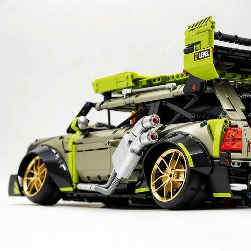 Detailed GULY 10632 MOC Building Blocks Bricks Technical Custom Diy Puzzle Toy Christmas Gifts Green Car Vintage Desk Decor