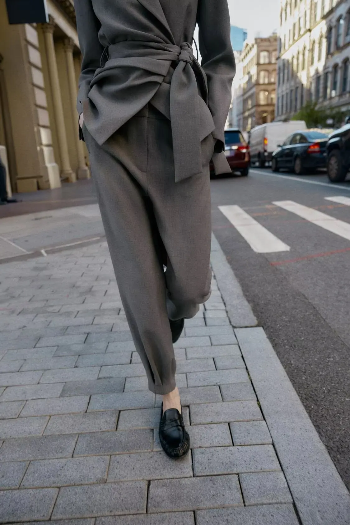 

BB6890 Autumn/Winter 25 New Casual Pants High End Western Pants Mid Waist Folded Leg Design Lantern Pants 8973560