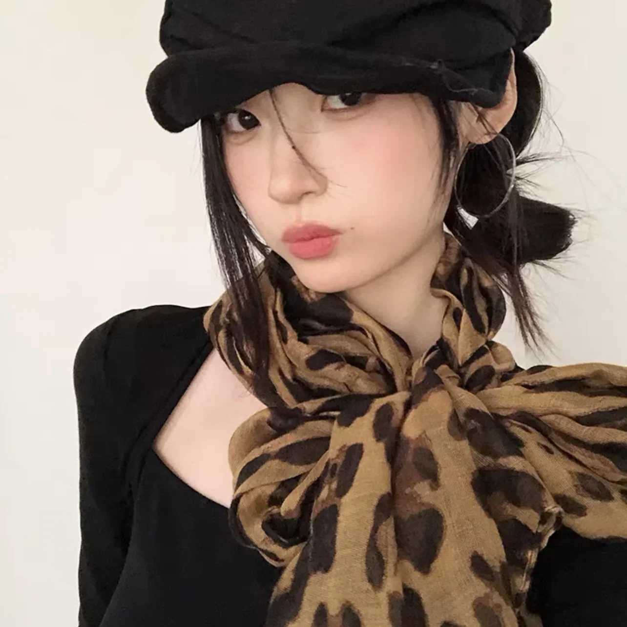 

Leopard Scarf Y2k Vintage American Hottie Silk Scarf Shawl Women's Scarf Beach Shawl Sunburn Prevention Coldproof Accessories