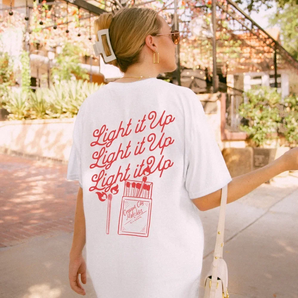 

Женская футболка с коротким рукавом, круглым вырезом и полумесяцем