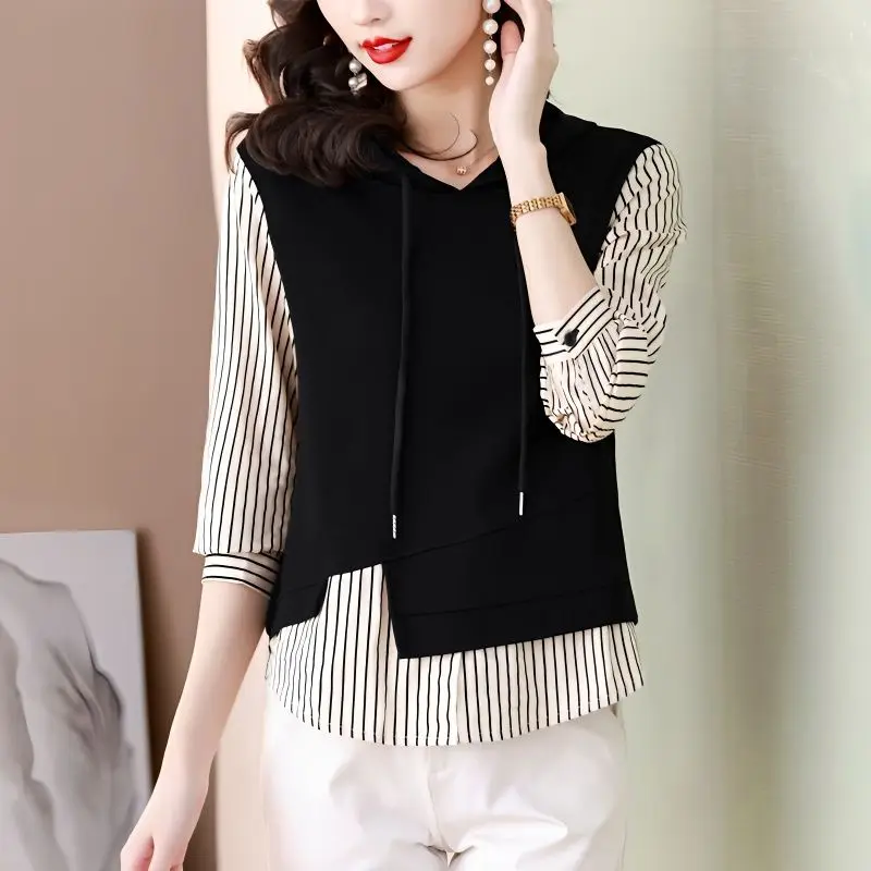 เทรนด์แฟชั่นใหม่ของผู้หญิงชุดสองชิ้นปลอมสําหรับระดับถนนฤดูใบไม้ร่วงลําลองลายเสื้อคลุมด้วยผ้า