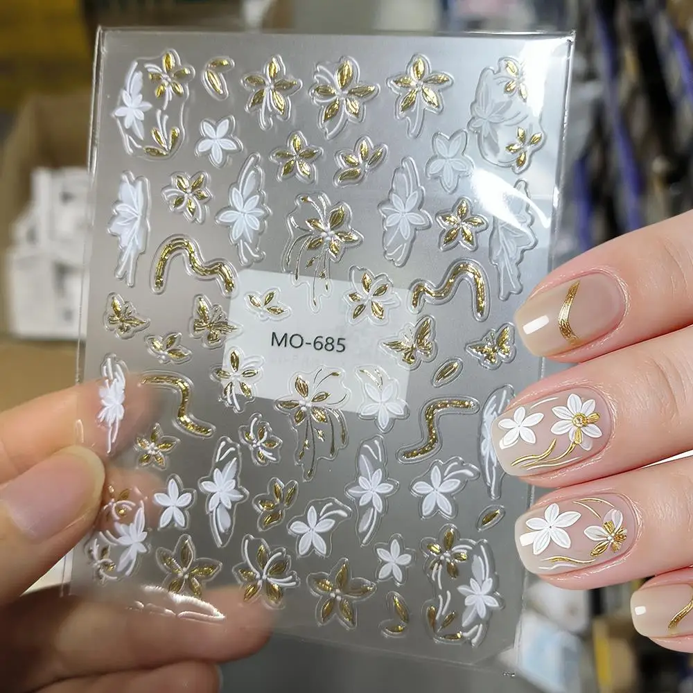 1 Stuks 5D Reliëf Wit & Goud Bloem Nail Stickers Gouden Lijnen Sakura Bloemblaadjes Zelfklevende Nail Decals Retro bloemen Manicure Slider