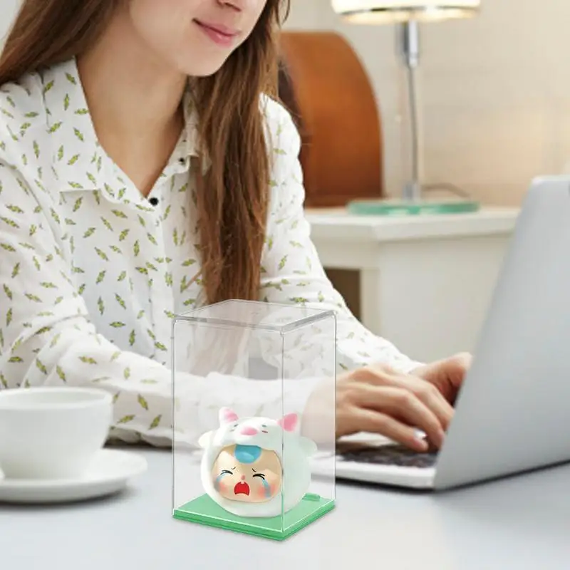 Espositore per bambole con figurine trasparenti, scatola portaoggetti in acrilico Vetrina da collezione impilabile trasparente con base colorata per bambola