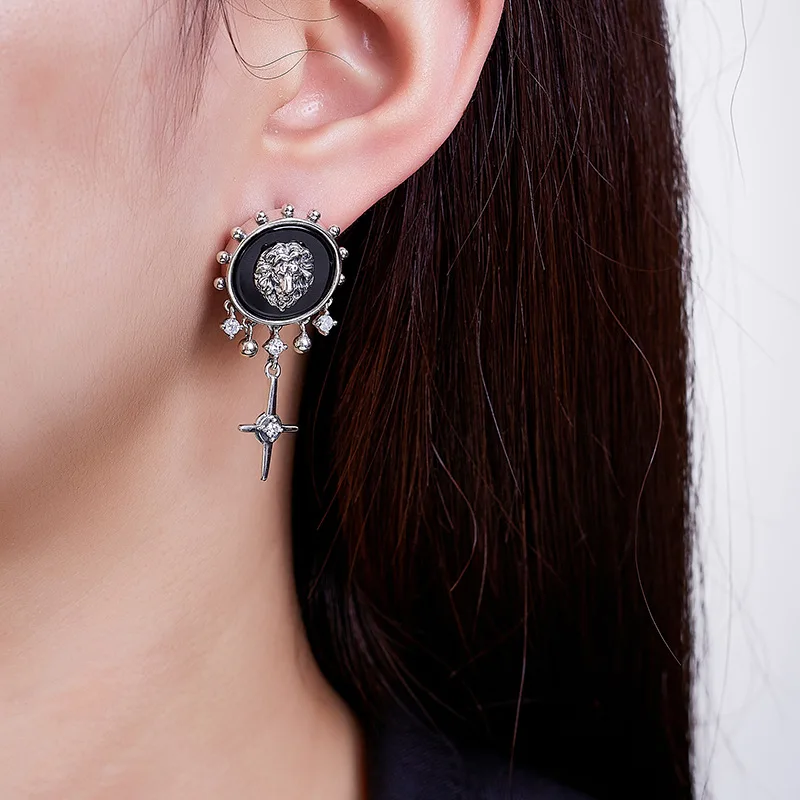 S925 فضة Charms ترصيع أقراط للنساء موضة جديدة النقش الأسد العقيق شرابة الصليب الأذن ترصيع المجوهرات بالجملة