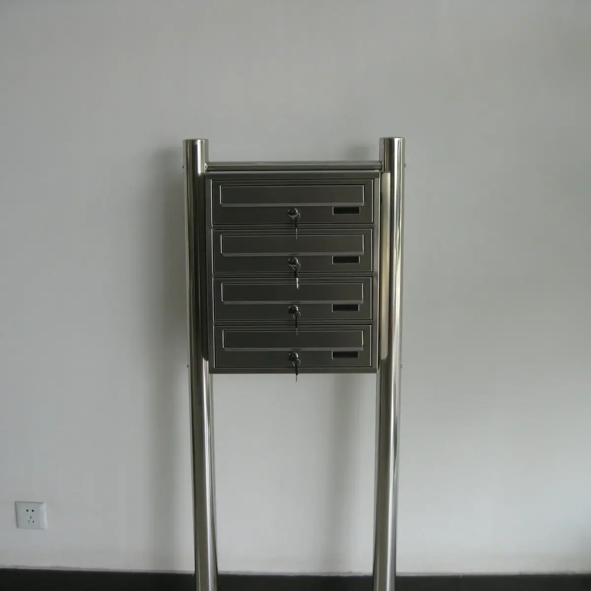 304 Stainless Steel outdoor apartment waterproof 4 mailer box with stand postbox