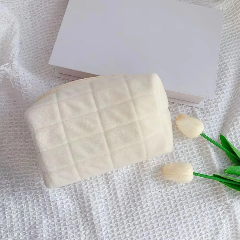 Simpatica borsa per il trucco in peluche per le donne borse per cosmetici da viaggio portatili borsa da toilette con cerniera in tinta unita borse