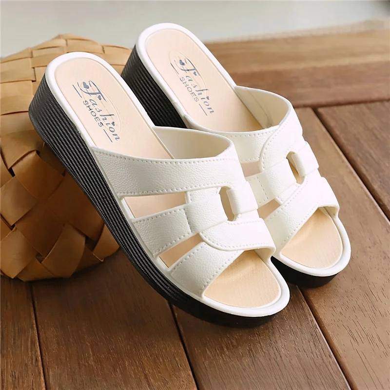 Pantuflas de verano para mujer con tacón grueso, antideslizantes, de moda, para baño, playa, exterior, que aumentan la altura, para mamá, frescas y cómodas.