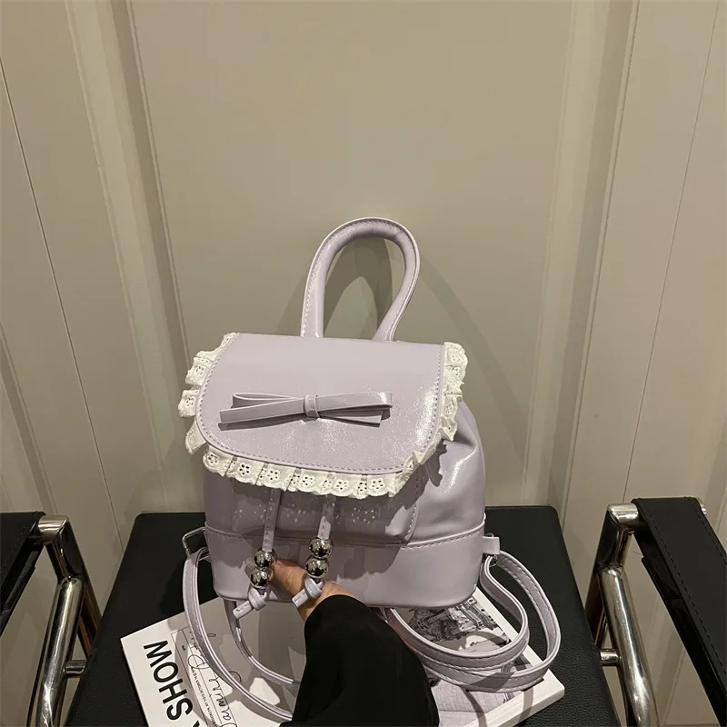 Lässiger Schulterrucksack aus PU-Leder mit Spitzenbesatz, eine zarte und süße Mini-Pendlertasche für Frauen