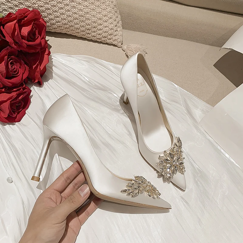 

Elegant Light Luxury European American Style Suede Slim Heels For Banquets Fashionable Super High Heels Big Bows Women's Shoes