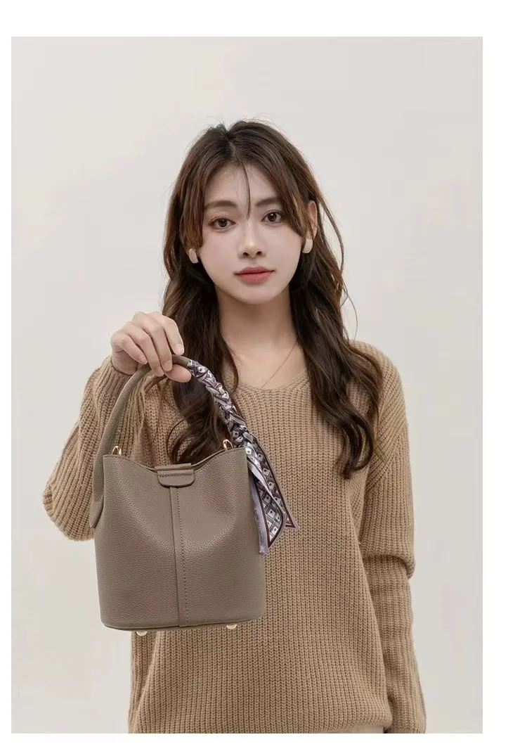 2024 New Niche Designer Luxury Retro Bucket Bag High-end Fashion Handbag Casual And Versatile Shoulder Bag Trendy Fashion Bag