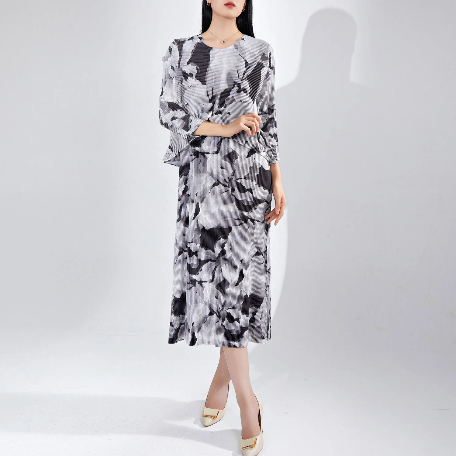 Women's Autumn Fashion Oversized Set with High-end Printed Shawl and Dress, Three House Style Pleated Two-piece Set