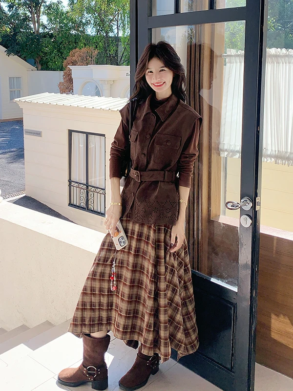 

Caramel Hollow out Deer Skin Velvet Vest Plaid Skirt Set Women Early Spring Autumn New Vintage Two Piece Set Casual Sle