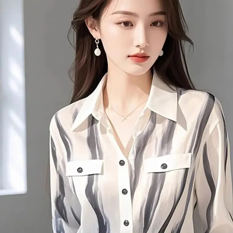 2025New Super Schöne Weiß Gestreiften Hemd Frauen Frühling Sommer Mantel Französisch Nische Chic Weibliche Top Dünne Beiläufige Schöne Bluse Damen