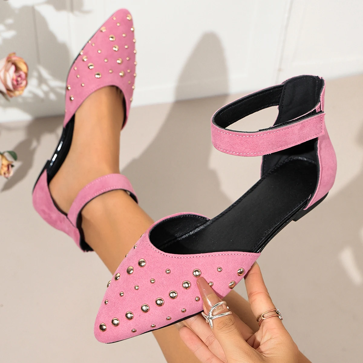 Women Flat Sandals 2026 Casual Fashion Sandals Pointed Stud Barefoot Shoes Lightweight Comfortable Shoes Women Zapatos De Mujer