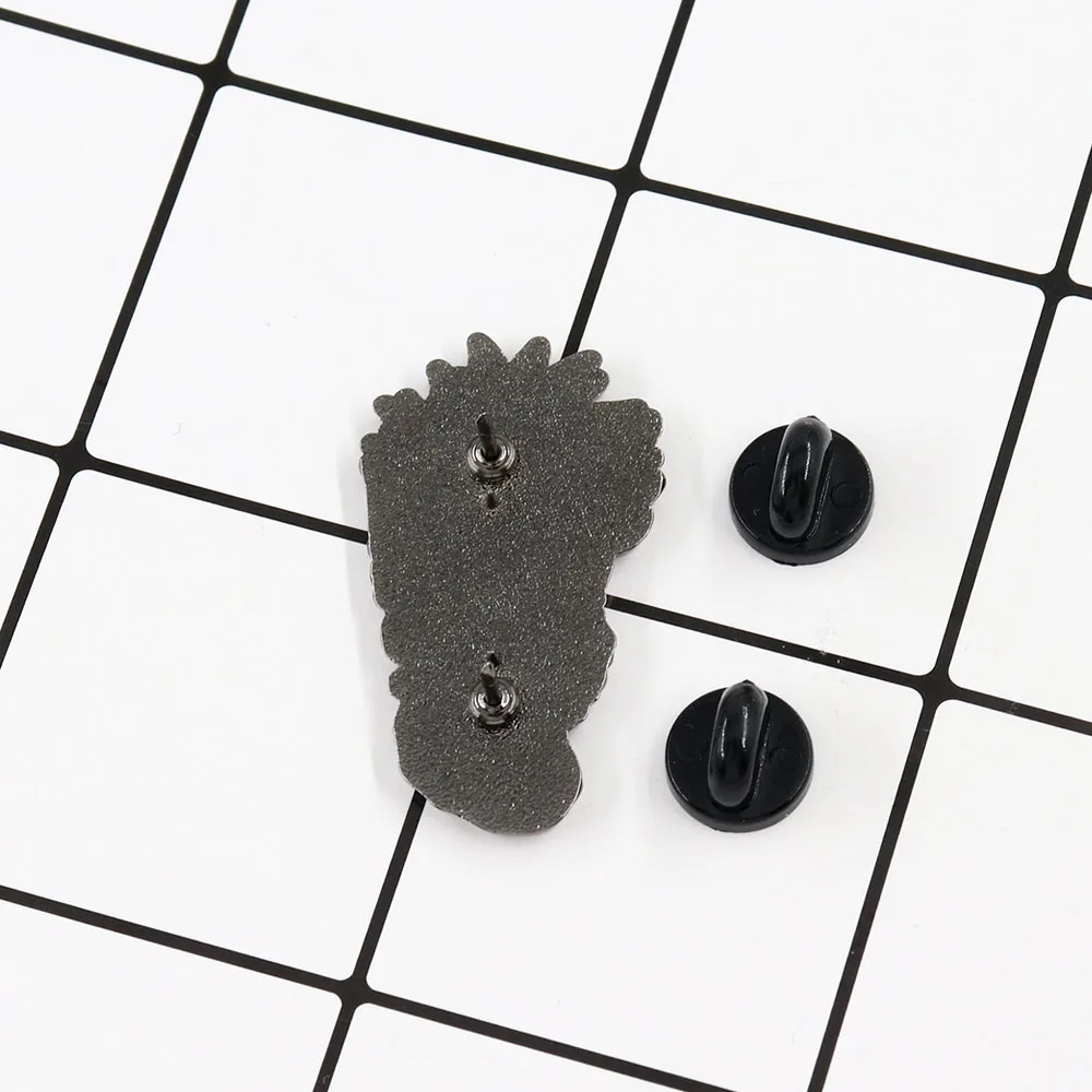 Comic horror Death note character mysterious detective eating dessert enamel brooch reasoning investigation crime lapel pin badg - Image 2