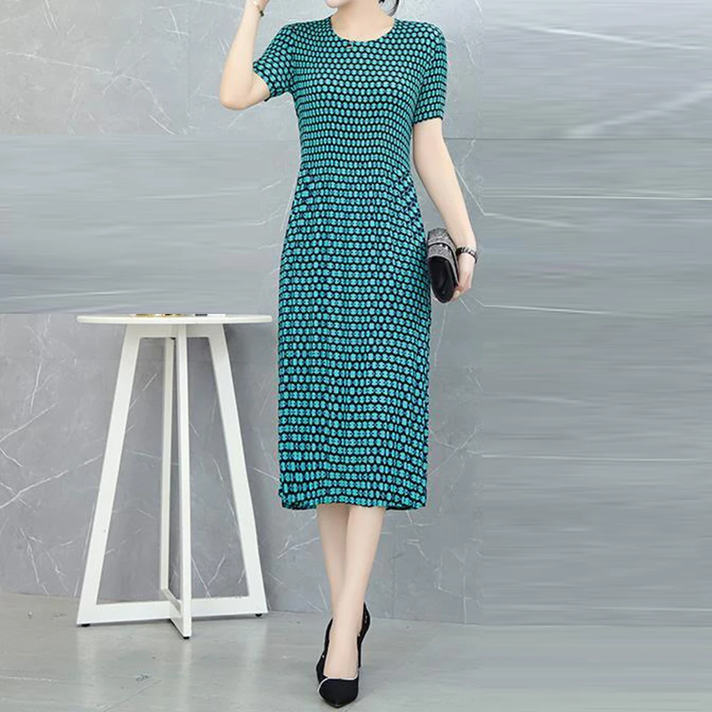 

Folded mother dress 2025 summer new high-end wide too foreign style large size knee skirt women clothing