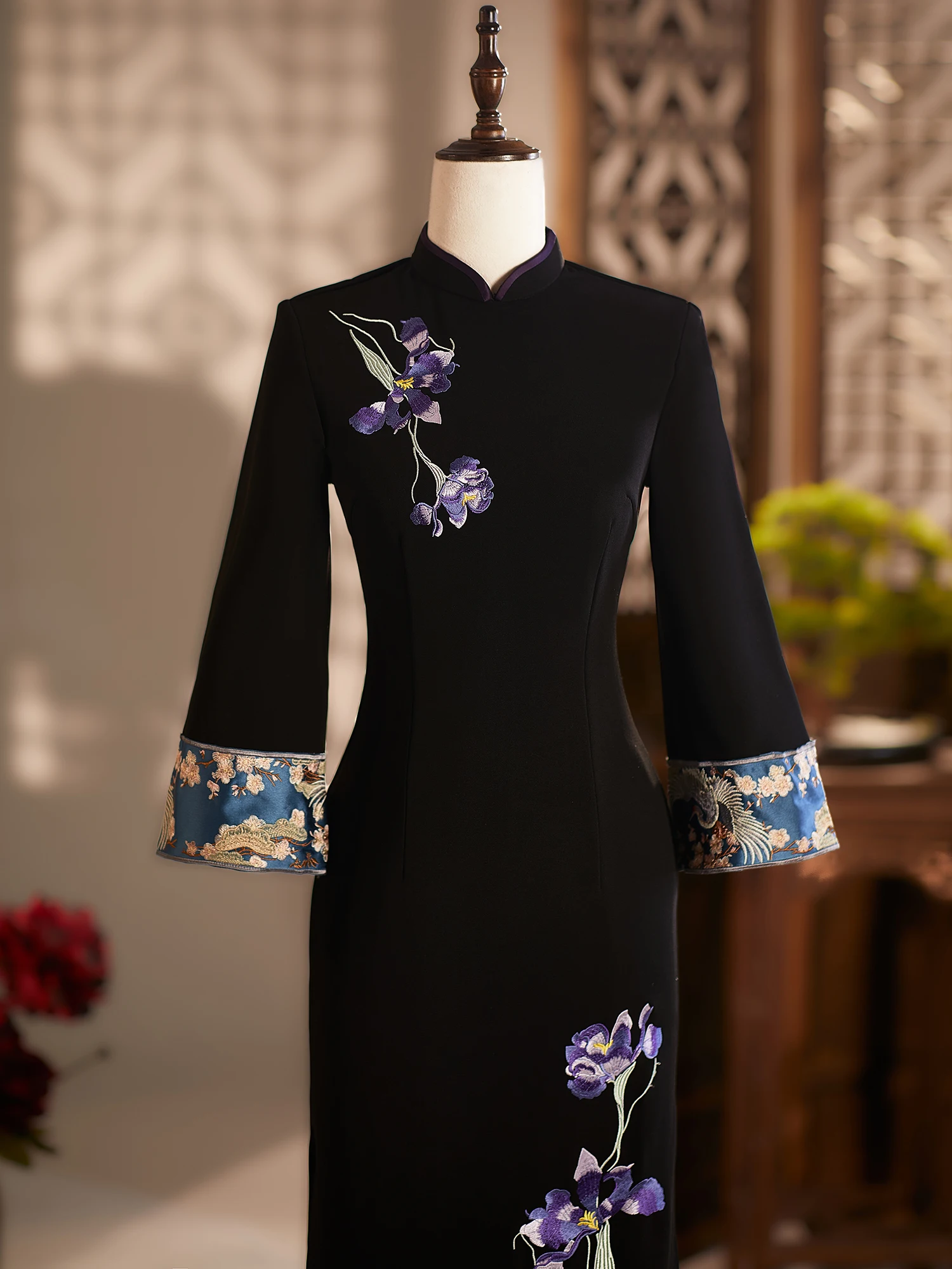 

Bla Long Sve Fro Coat Embroidered Fce Mommy Dr Chinese Sle Reformed Autumn Winter New 2026 for Women