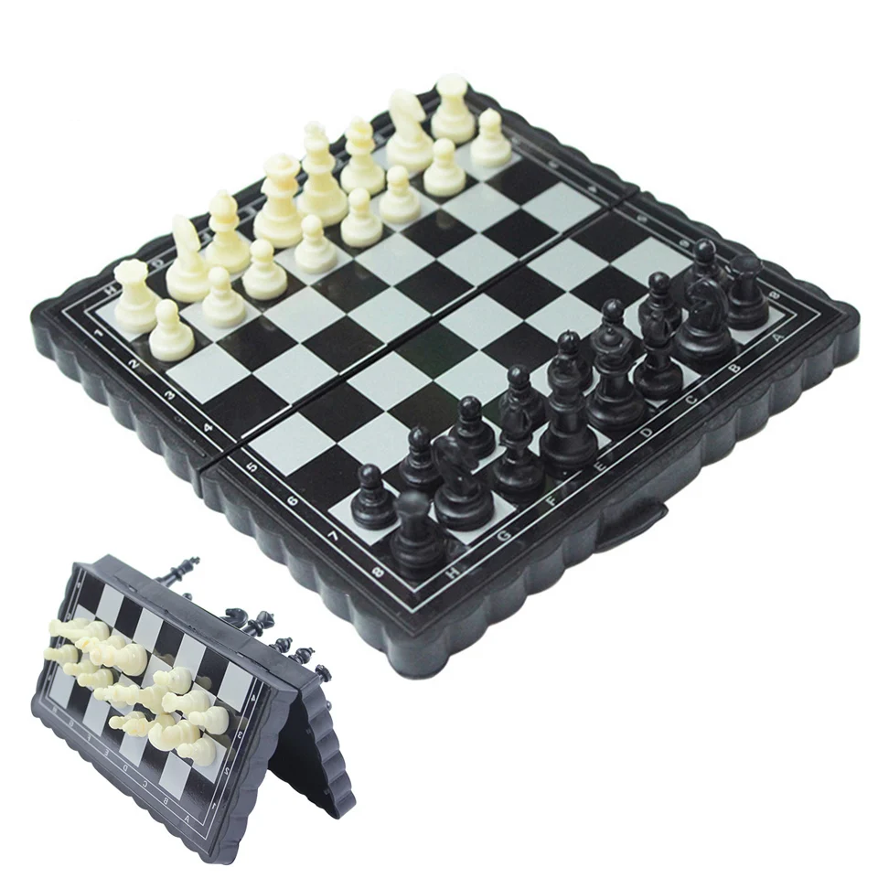 Mini Set di scacchi in plastica gioco portatile di scacchi internazionali 13*13cm scacchiera pieghevole famiglia scacchi gioco da tavolo giocattolo regalo per bambini