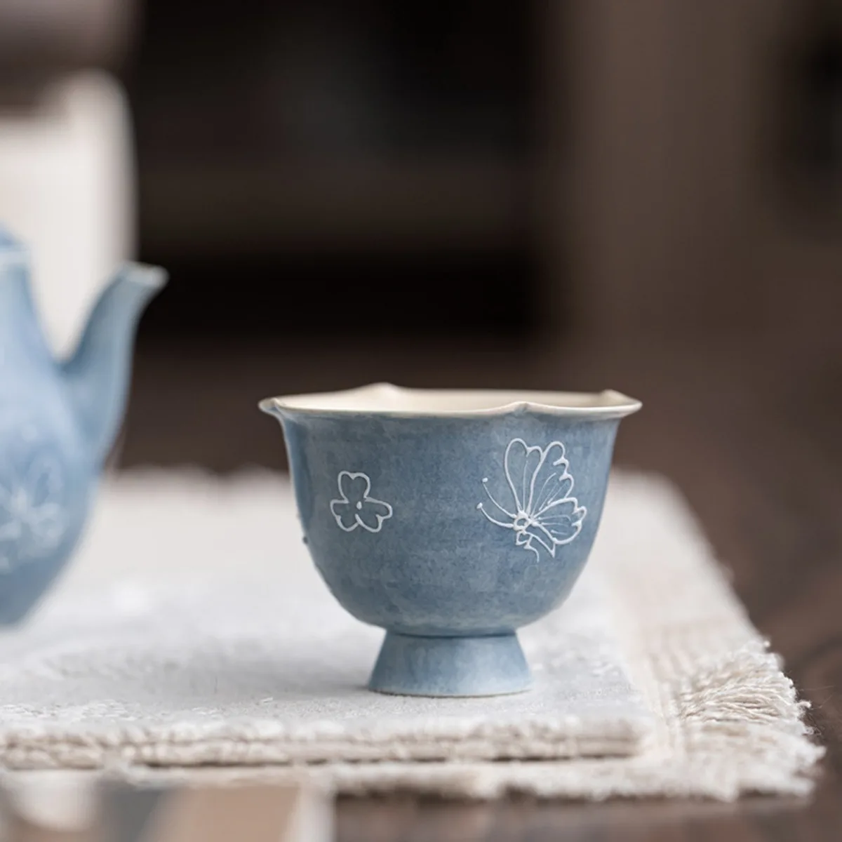 

Hand Painted Ceramic Flower Tea Cup with 3D Butterfly High Foot Blue Porcelain Tea Set for Personal Use