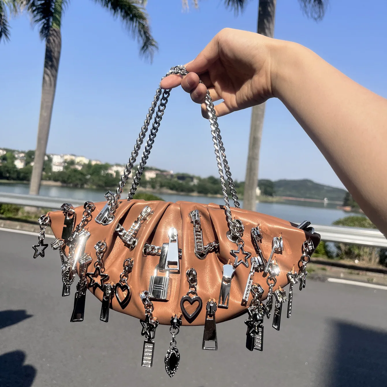 borsa-fasciatoio-di-lusso-da-donna-elegante-borsa-a-tracolla-tote-in-pelle-minimalista-ispirata-al-vintage-con-logo-a-lettera