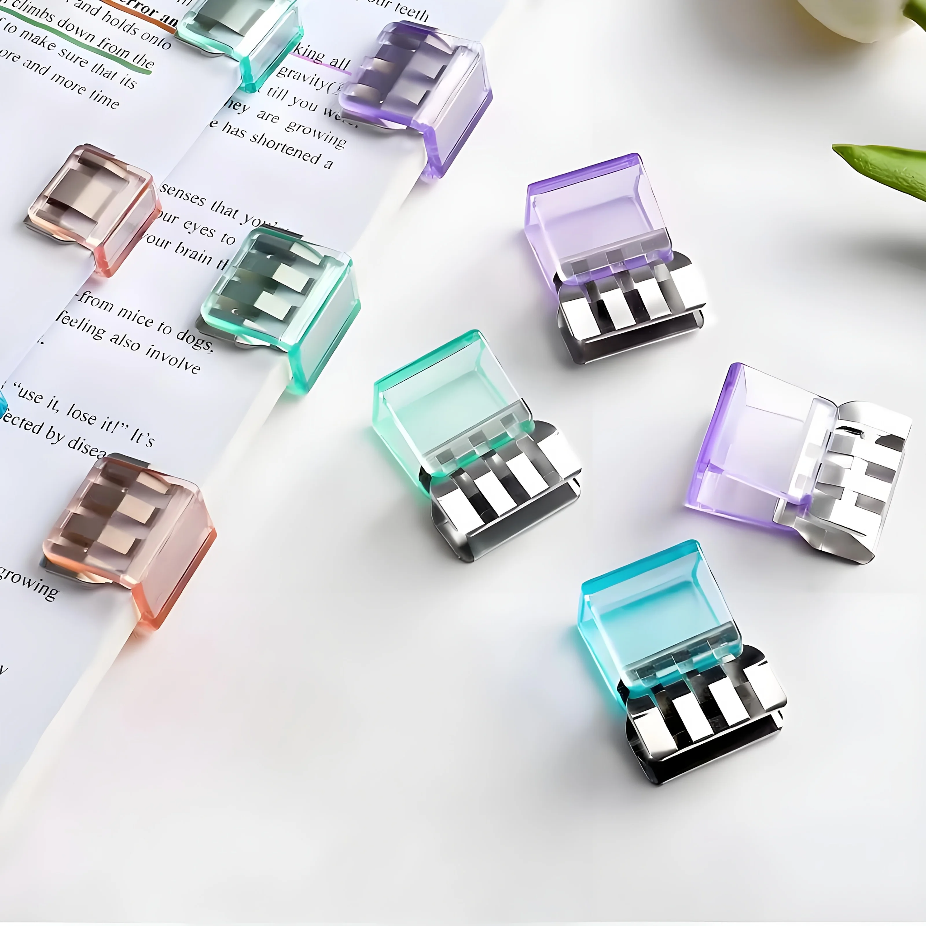 10-Piece Clear Page Holder - Durable Plastic Bookmark Holder for Office, Study and Reading - Perfect Gift for Students and Lover