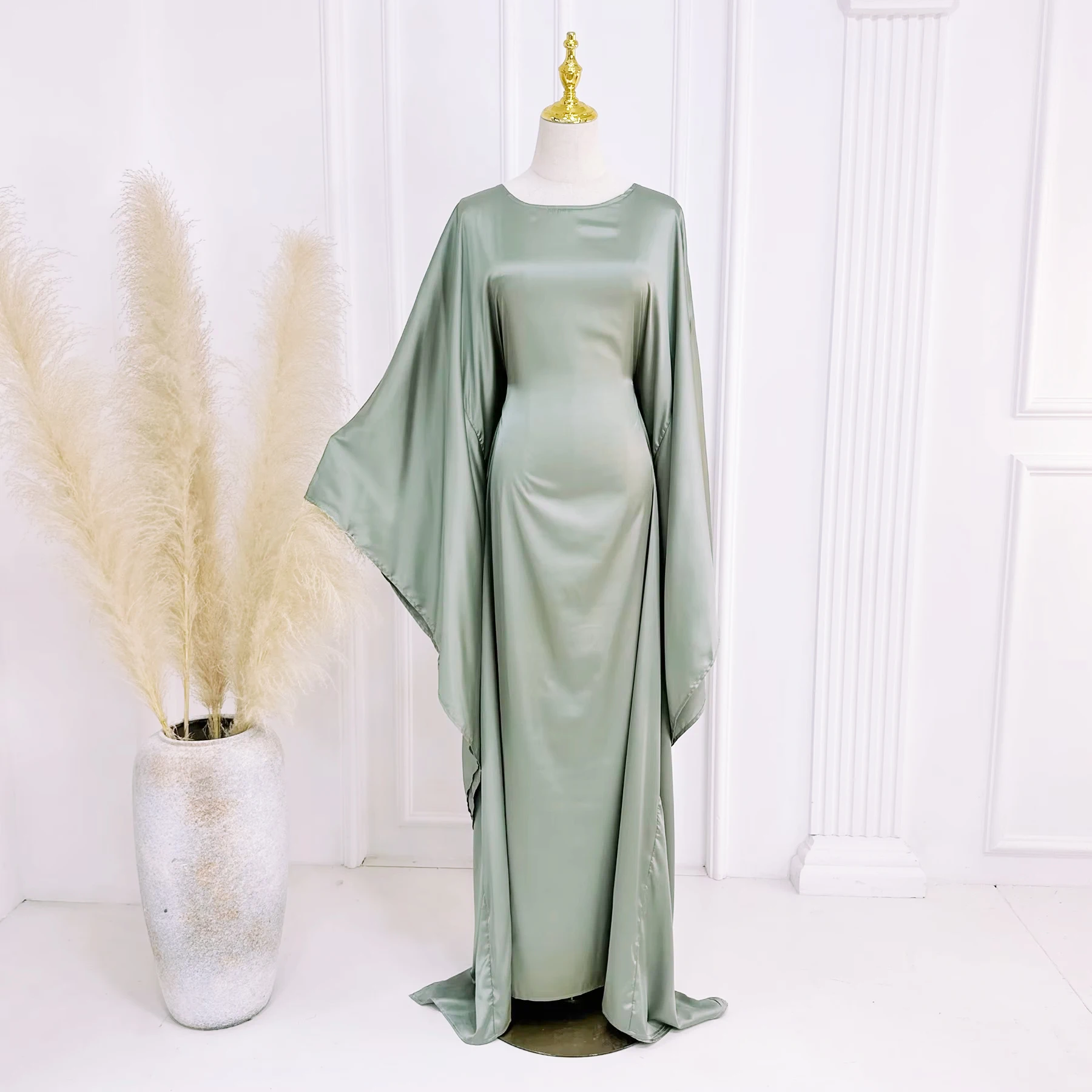 2024 Islamic Elegant New Silky Kaftan Abaya Women Muslim Dress Turkey Islamic Clothing Modest Dress Dubai Abaya EID Collections