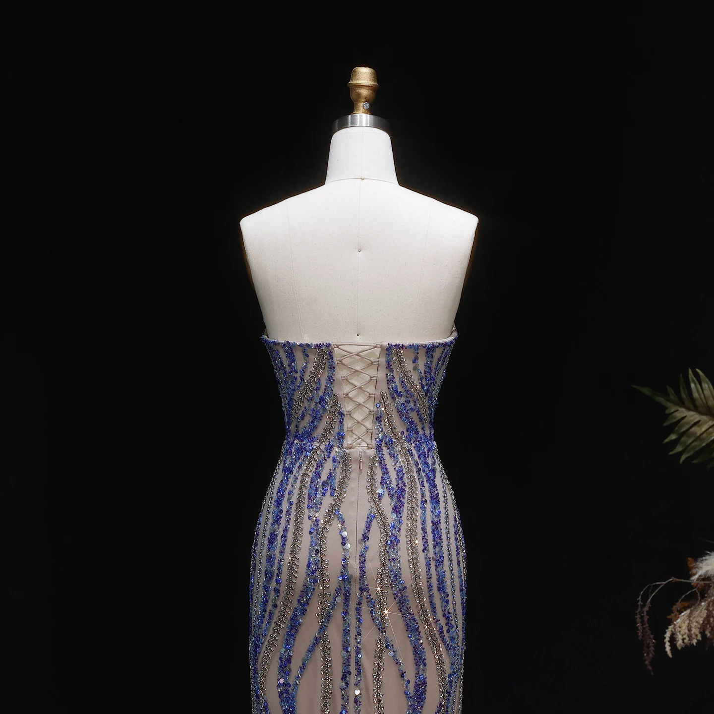 Sharon Said Luxuriöses trägerloses Abendkleid in Karamellfarbe, stark perlenbestickt mit hohem Seitenschlitz, formelle Partykleider für Damen SS133 Maßanfertigung – Detail 14