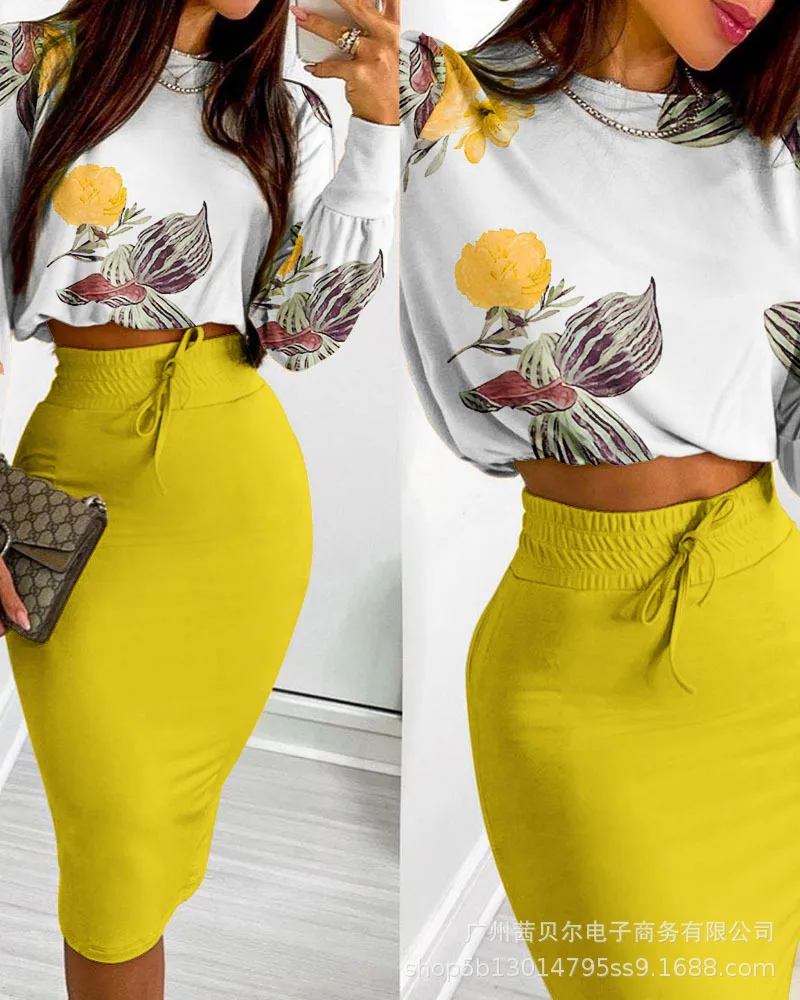 

2026 New Fashion Printed Round Neck Long Sleeve Top Solid Color Half Skirt - Two Piece Set