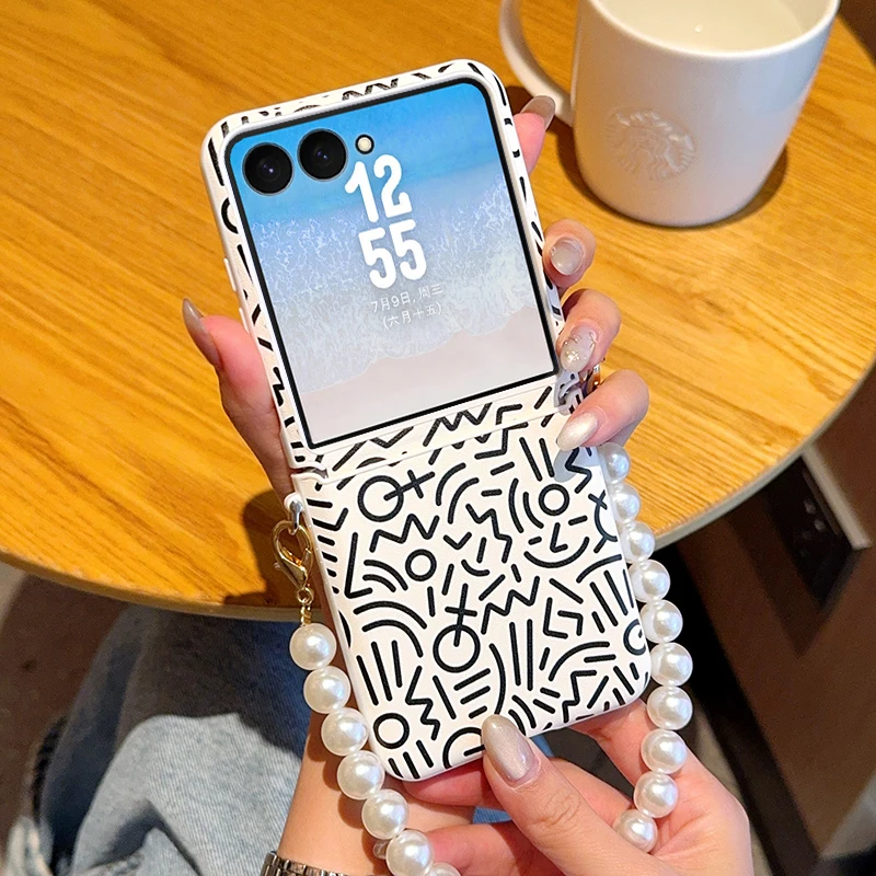 

For Samsung Galaxy Z Flip 7 6 Graffiti Texture with Pearl Bracelet Drop Anti Fingerprint Anti-Fingerprint Folding Phone Case