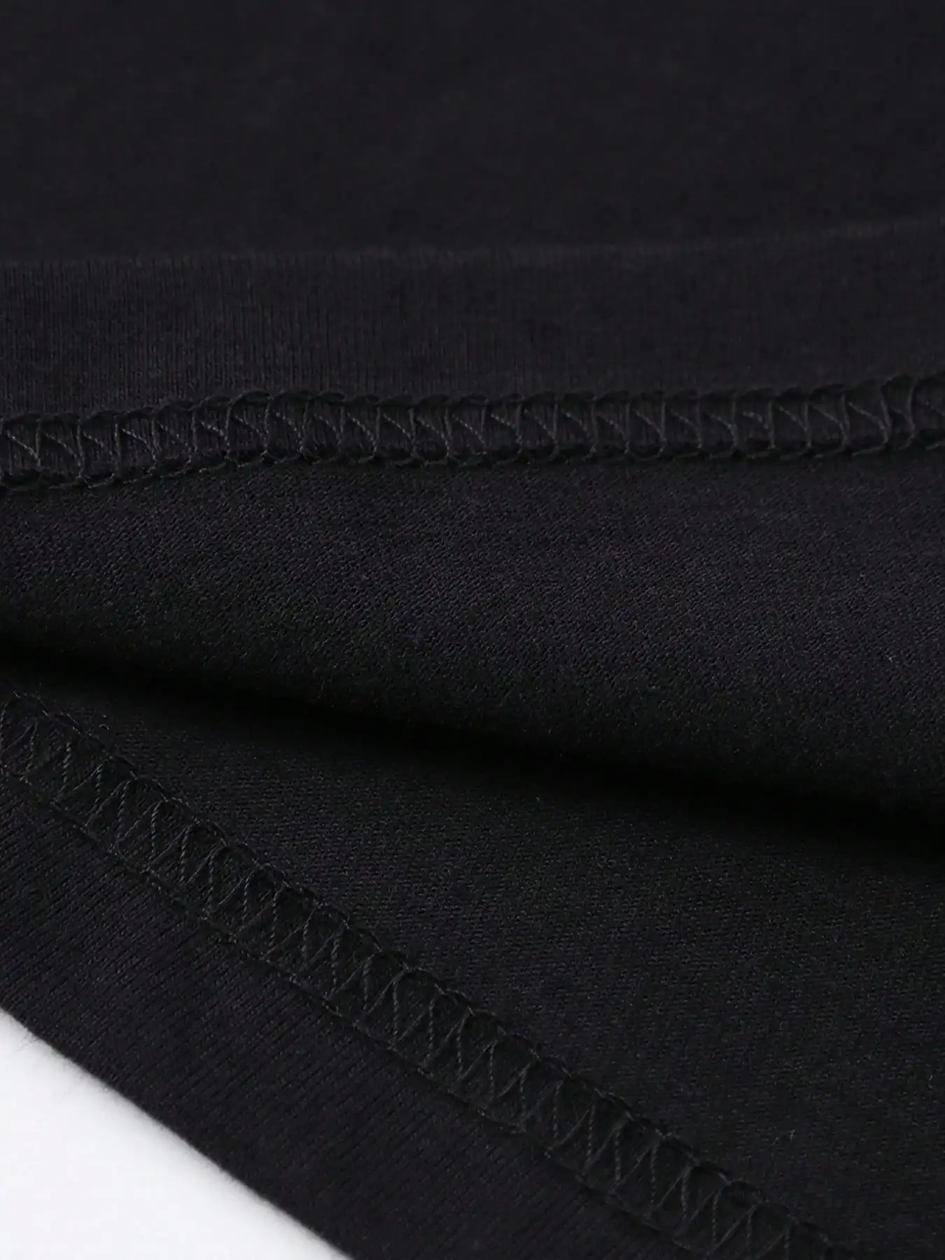 تي شيرت Hello 2026 مطبوع عليه حروف جديدة وبسيطة بأكمام قصيرة، مريح وغير رسمي.