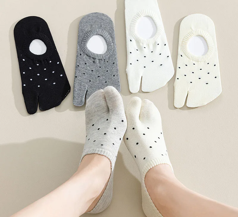 Summer Low Cut 2 Fingers Socks For Women Black Dot Print Invisible Boat Socks Japanese Casual Split Toe Socks Female Short Socks