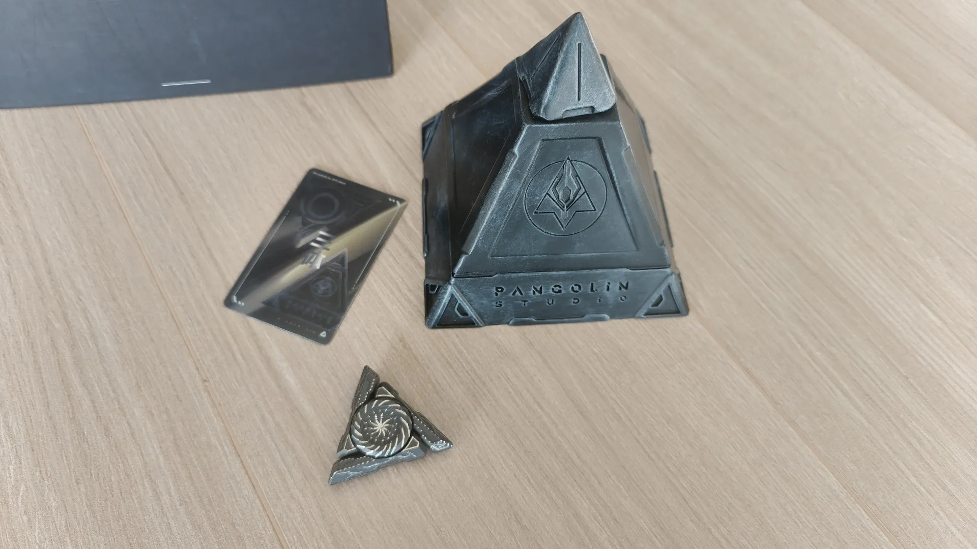 Used EDC Pangolin, Zircon Washed Three-body OG + Benlei Carving + Pyramid Base
