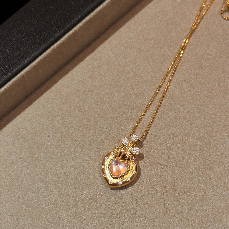 Romantic and dreamy heart-shaped castle necklace light luxury fashion high-end sweet style exquisite collar chain jewelry