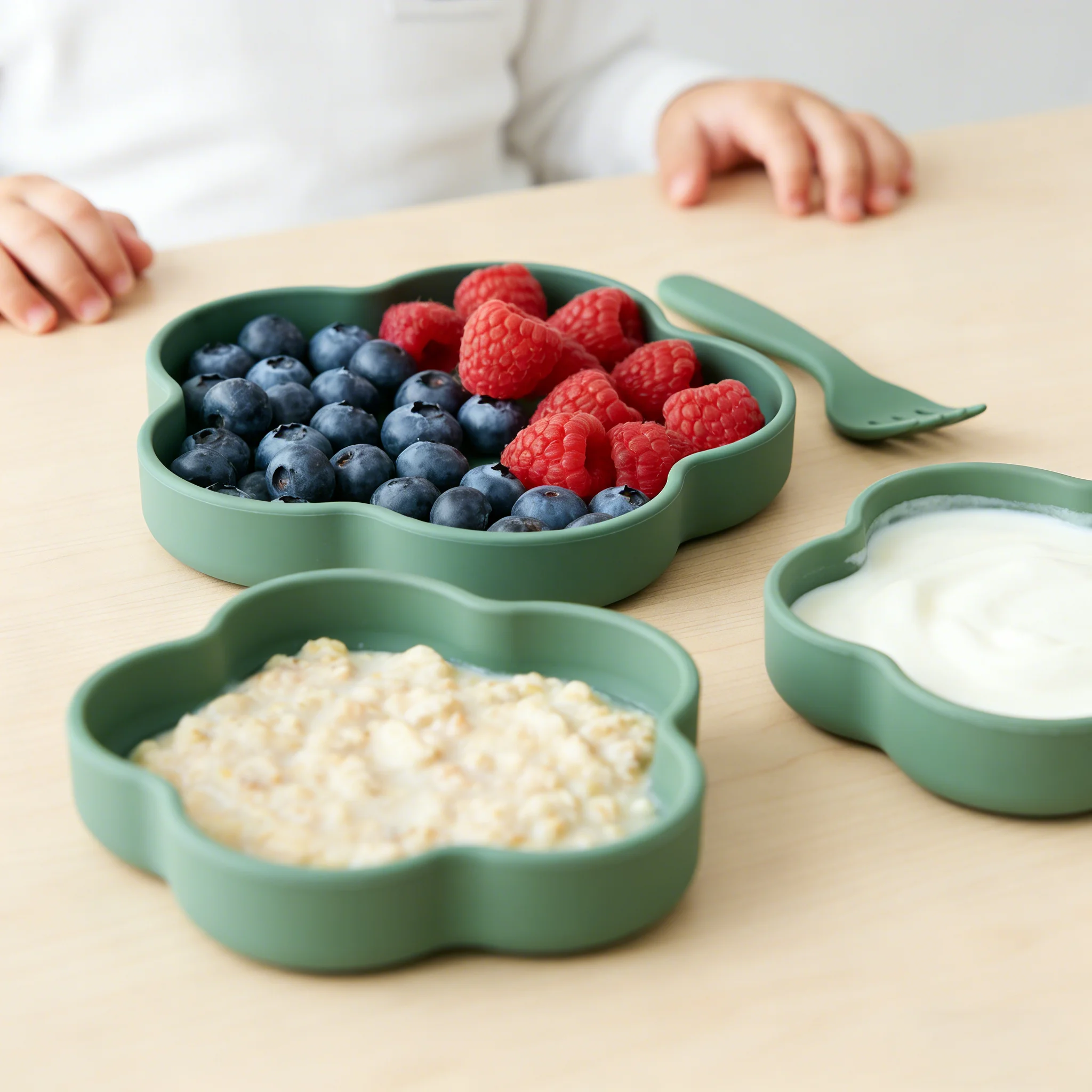 Solid Color Food Grade Silicone Plate Flower Shape Exquisite Packaging Suitable For Infants Durable Easy To Clean Newborn Gifts