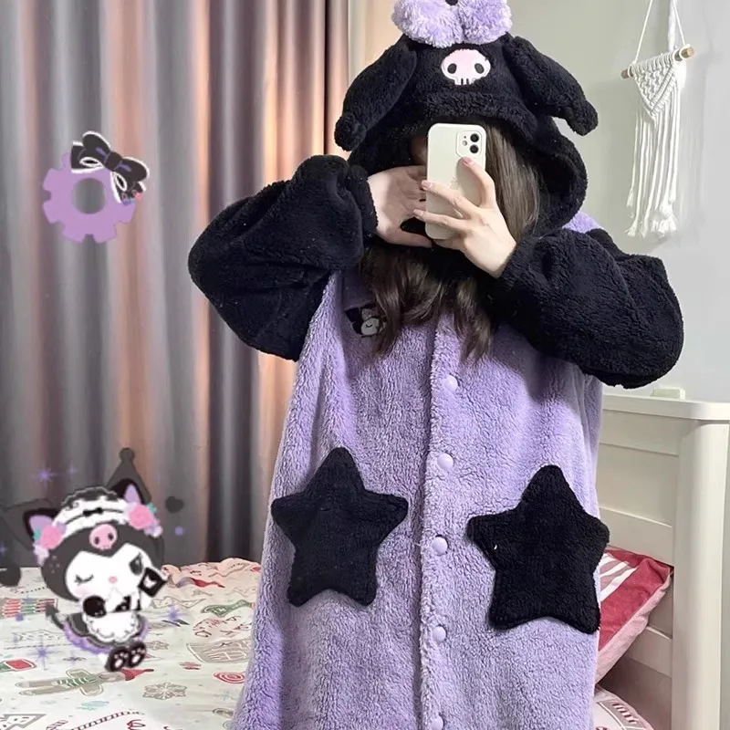 

Зимние пижамы Kuromi с персонажем аниме, утолщенная фланель Kawaii, с шапкой, удобный, сохраняющий тепло, домашний халат для отдыха, подарок