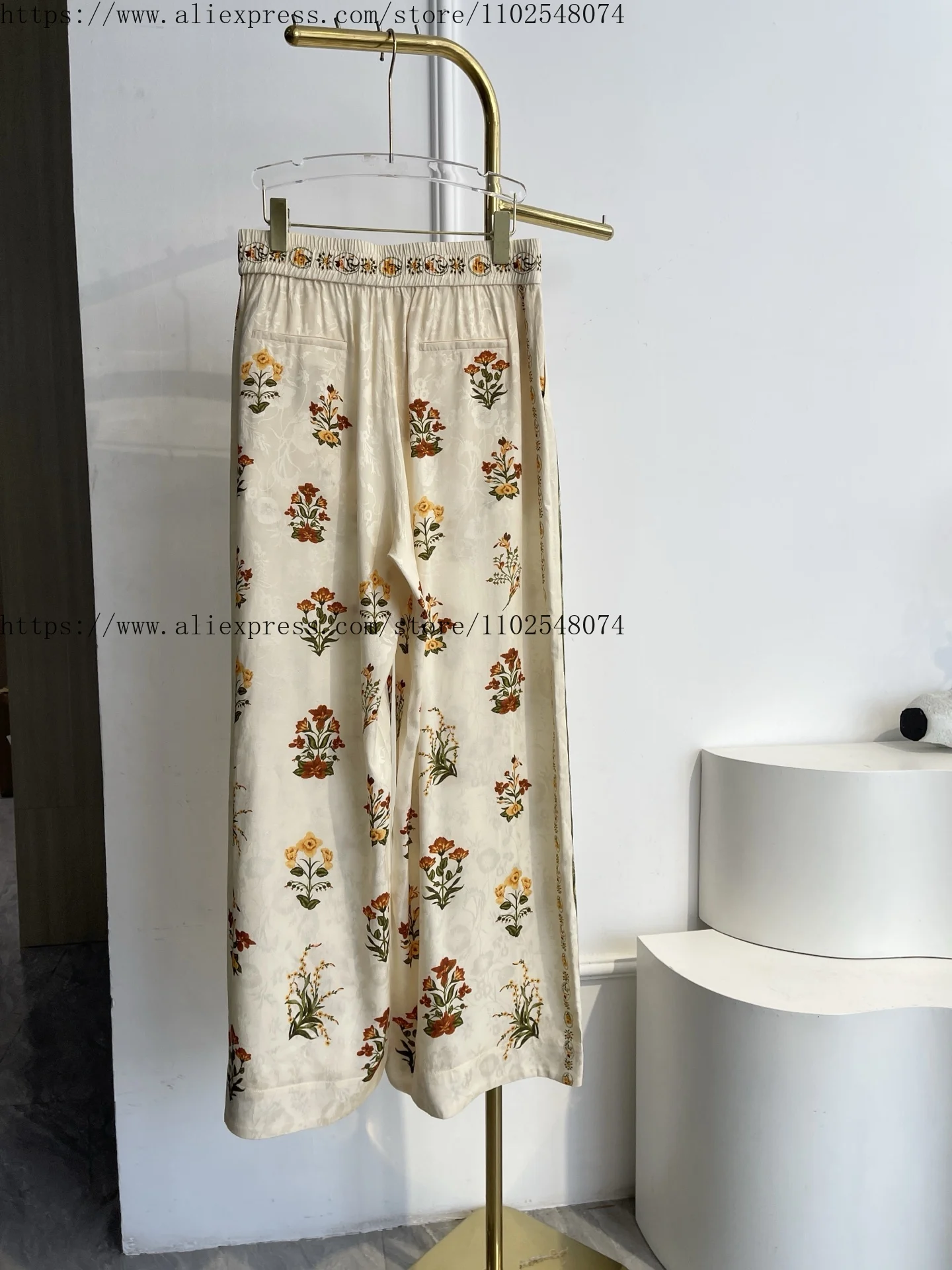 

Beige Long Sleeve Lantern Sleeve Floral Print Blouse Tops and Pants Set 2026 New Attractive women