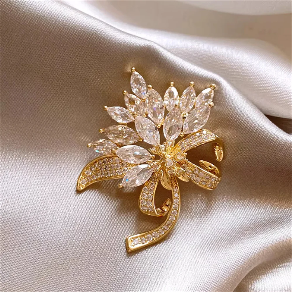 New Luxury Clear Crystal Brooches For Women Girls Inlaid Rhinestone Lapel Pins 2026 Jewelry Clothing Accessories Gifts