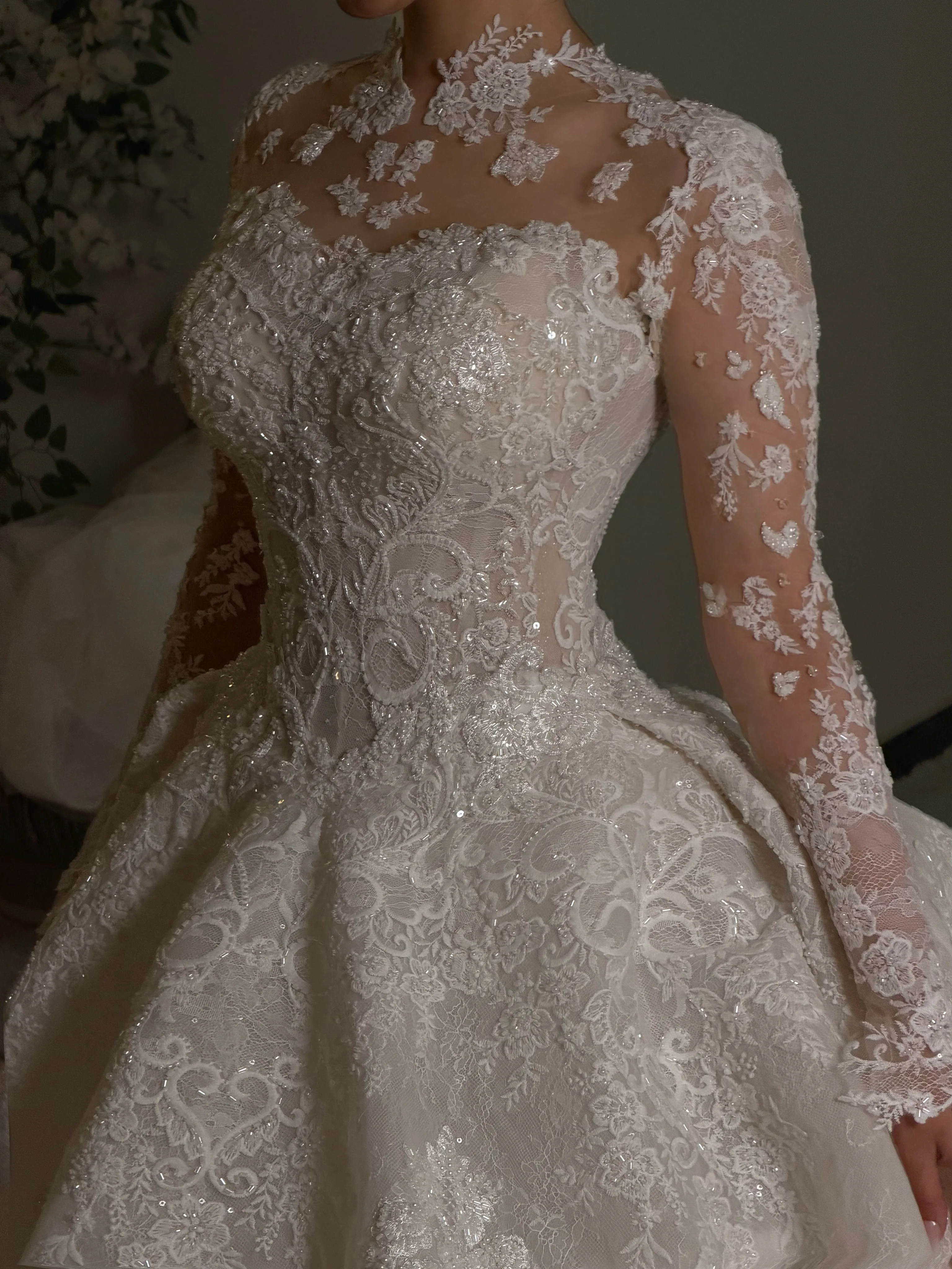 Luxury Muslim Wedding Dress Illusion High Neck Long Lace Sleeves Princess Ball Dress Beaded Shining Arab Bridal Dress Customizat