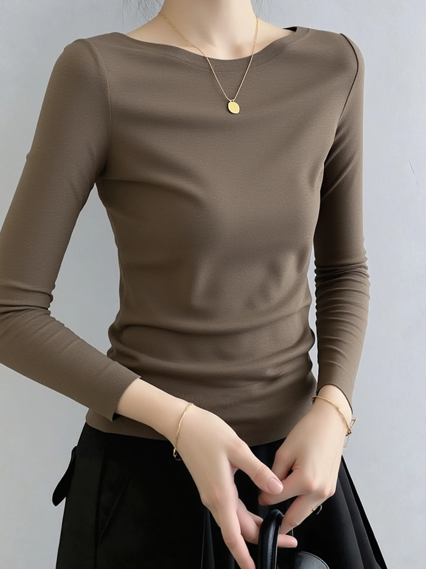 

Korean Sle Long Sve Knitwear High Quali Base Layer irt Winter 2025 Women's Faion Simple Skin-friendly Versatile Top