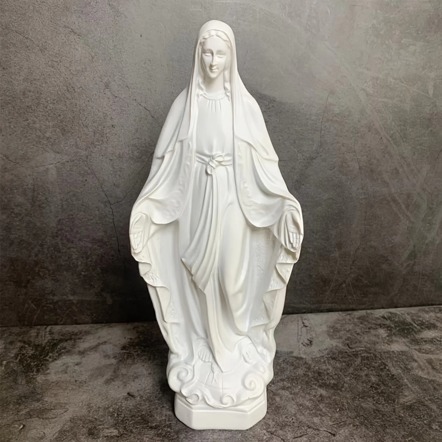 Handcrafted Virgin Mary Statue: Resin Sculpture for Desk, Wine Cabinet, Living Room, Prayer Room Decor