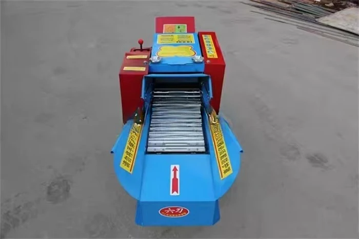 آلة كسارة القش فعالة من حيث التكلفة - آلة تقطيع العشب وصانع أعلاف الدواجن للاستخدام اليومي في المزرعة الصغيرة