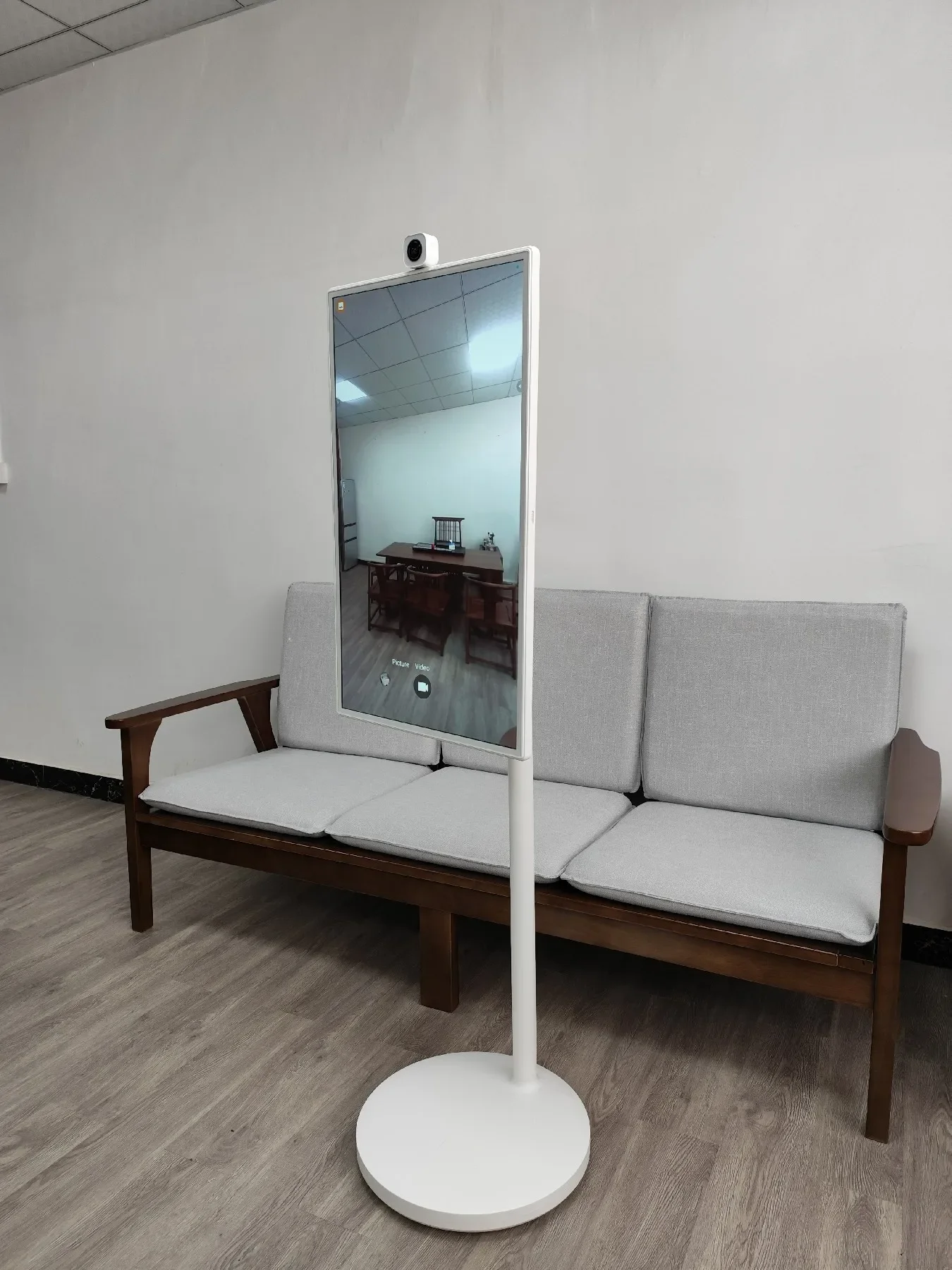 VETO 32 بوصة C-type تلفزيون محمول ذكي لاسلكي متحرك أندرويد 12 تلفزيون داخلي مع كاميرا خارجية عالية الدقة