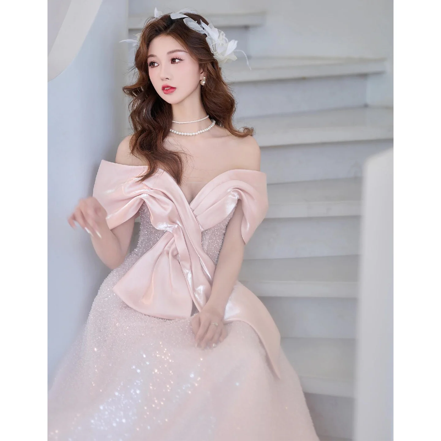 فستان سهرة أحمر الخدود قبالة الكتف فساتين حفلات الساتان مع تول برباط من الخلف فساتين الحفلات خريف 2025