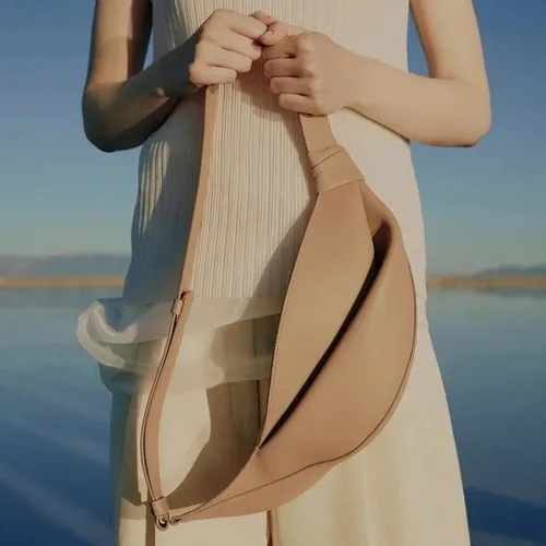 2025 Y2k Ins diseño francés media luna caliente Neyu nuevo almohada en forma de nicho personalizado viaje suave bolso cruzado de cuero de vaca